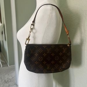 💯% Authentic Louis Vuitton Pochette Accessoire